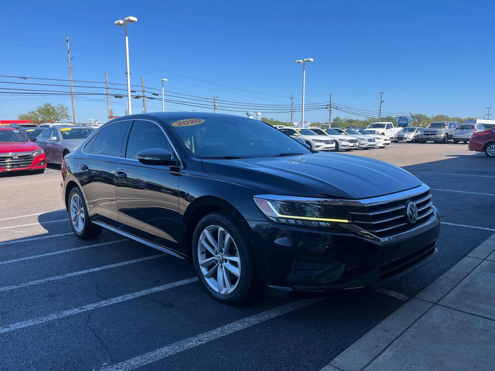 Used 2020 Volkswagen Passat 2.0T SE FWD image 2