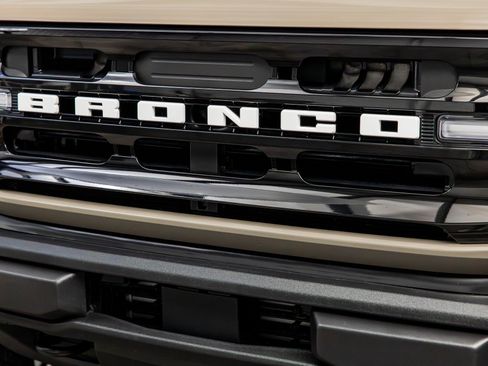 Used 2025 Ford Bronco Outer Banks AWD/4WD image 4