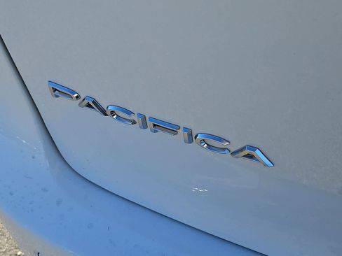 New 2026 Chrysler Pacifica Pinnacle image 12