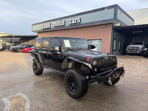 Used 2014 Jeep Wrangler Unlimited Rubicon image 3