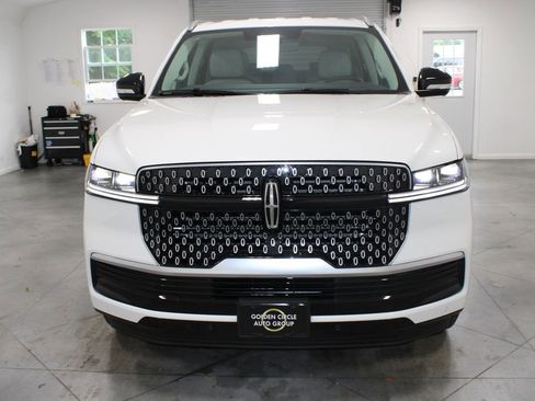 New 2026 Lincoln Navigator Premiere AWD/4WD image 2