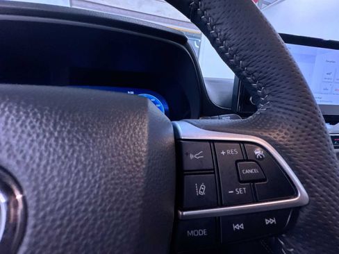 Used 2025 Toyota Sienna Limited image 21