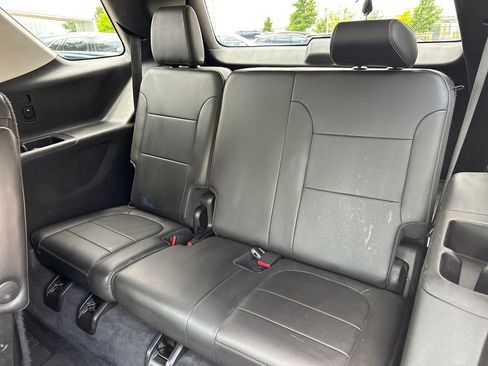 Used 2021 Chevrolet Traverse RS FWD image 34