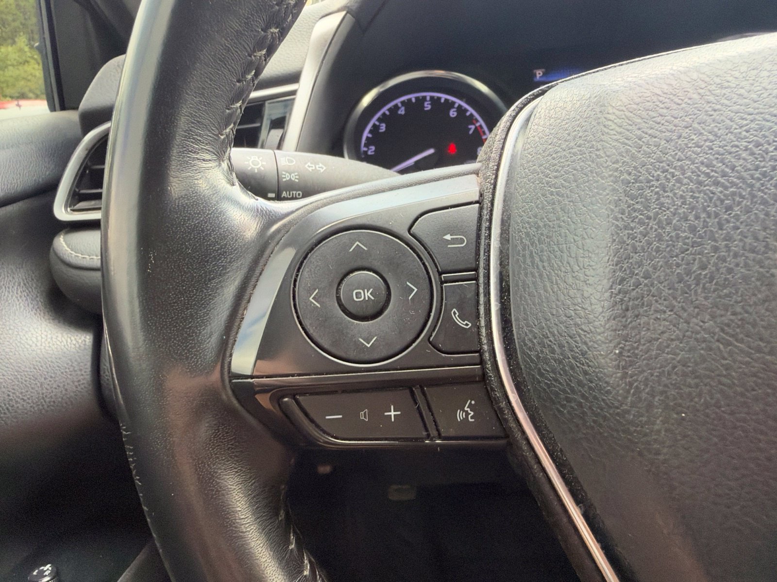 Used 2020 Toyota Camry SE FWD image 11