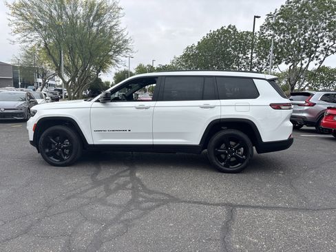 Used 2025 Jeep Grand Cherokee L Limited w/ Black Appearance Package image 2