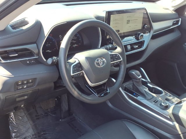 Used 2023 Toyota Highlander Limited AWD/4WD image 18