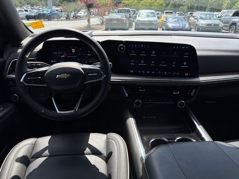 Used 2025 Chevrolet Tahoe Premier AWD/4WD image 25