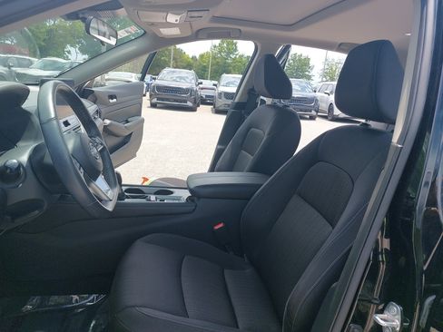 Used 2024 Nissan Altima 2.5 SV w/ SV Premium Package FWD image 15