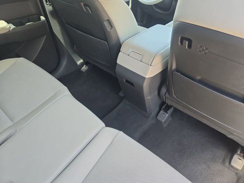 Used 2025 Hyundai Santa Fe SEL AWD/4WD image 11