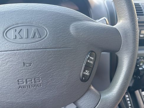 Used 2005 Kia Sedona EX image 19