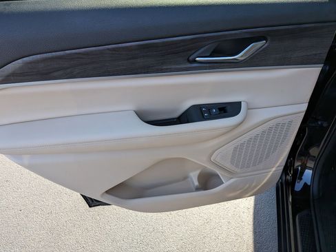 Certified 2025 Jeep Grand Cherokee L Limited w/ Black Appearance Package image 27