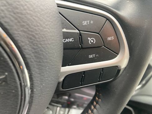 Used 2019 Jeep Compass Latitude AWD/4WD image 40
