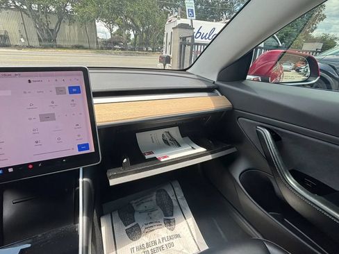 Used 2018 Tesla Model 3 Long Range RWD image 17