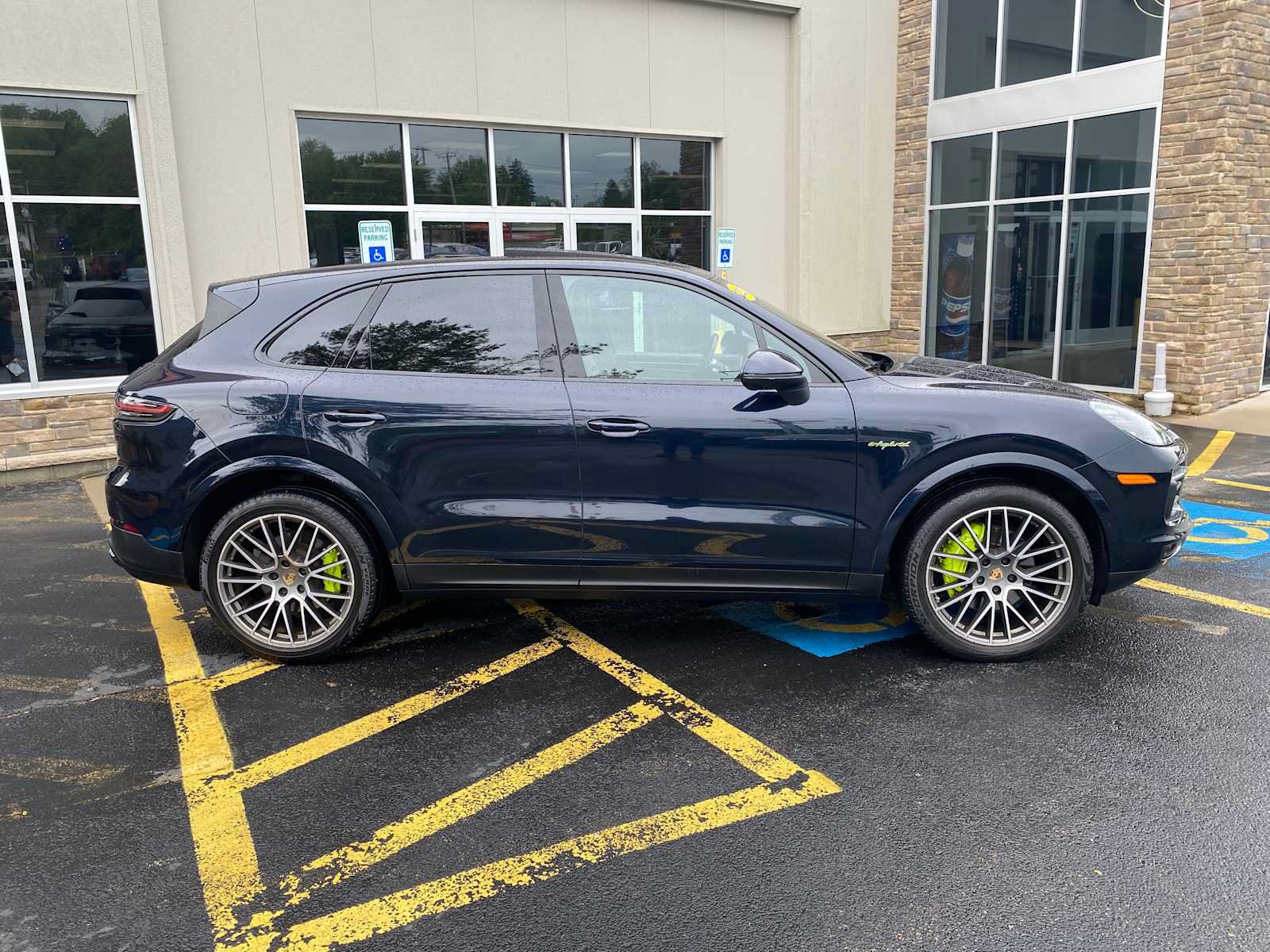 Used 2023 Porsche Cayenne Platinum Edition AWD/4WD image 15