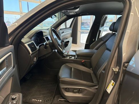 Used 2022 Volkswagen Atlas Cross Sport SE w/ Black Wheel Package AWD/4WD image 25