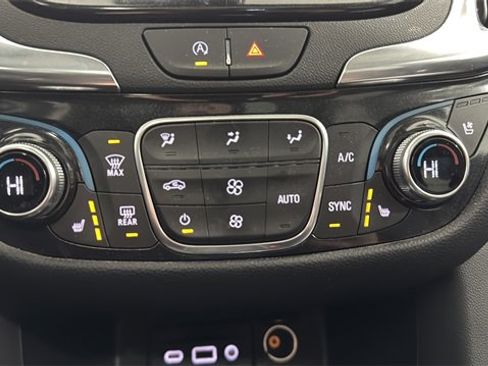 Used 2024 Chevrolet Equinox Premier image 10