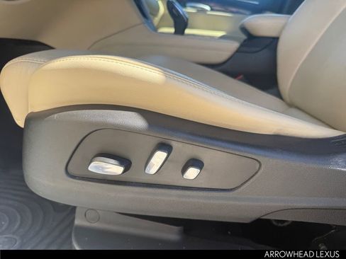 Used 2017 Cadillac XT5 Premium Luxury w/ LPO, Wheel Lock Package image 11