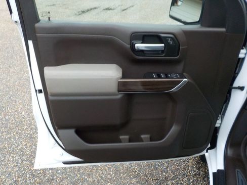 Used 2020 Chevrolet Silverado 1500 LT image 15