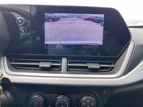 Used 2025 Chevrolet Trax LS w/ LS Convenience Package image 8