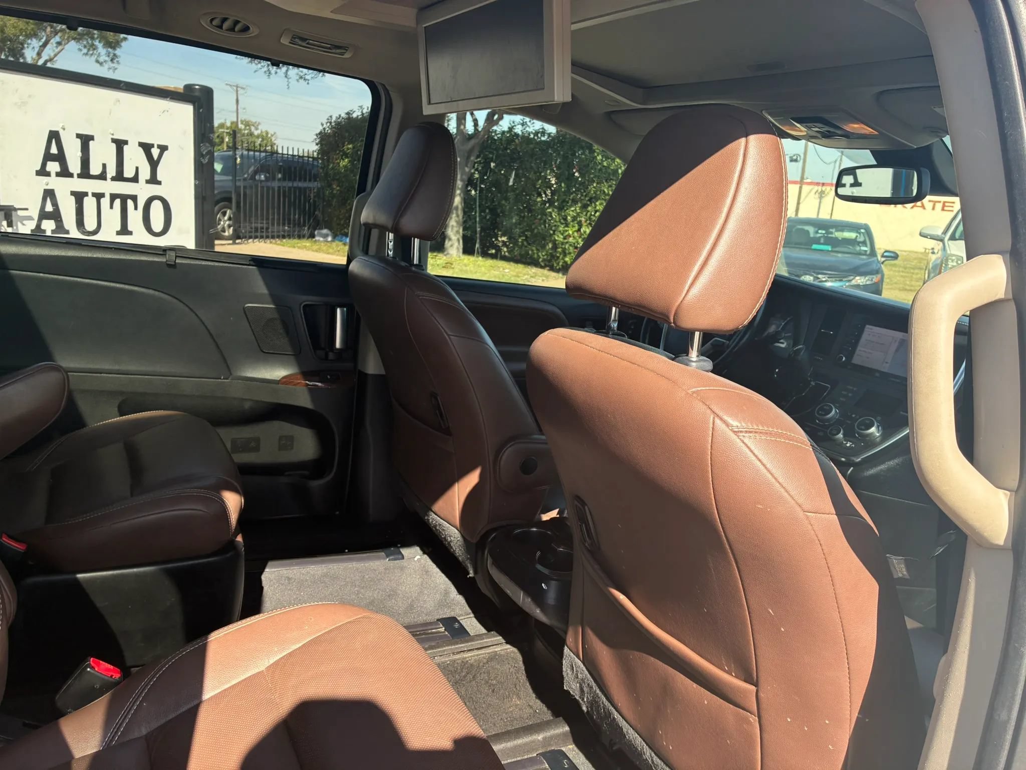 Used 2019 Toyota Sienna Limited Premium FWD image 19