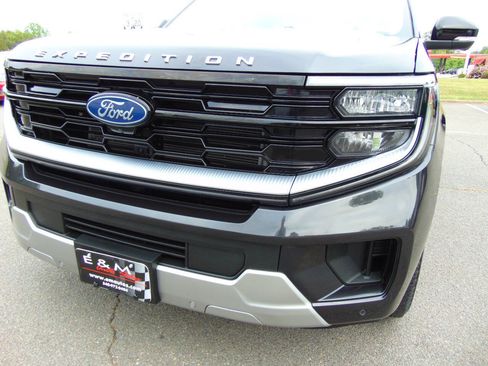 Used 2025 Ford Expedition Platinum w/ Driver's Package AWD/4WD image 41