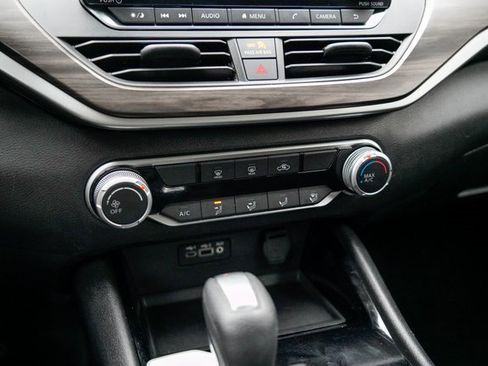 Used 2024 Nissan Altima 2.5 SV image 5