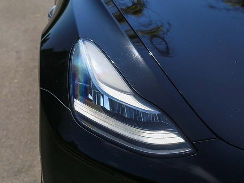 Used 2018 Tesla Model 3 Mid Range RWD image 9