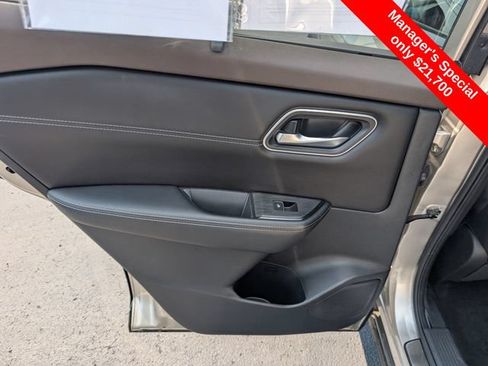 Used 2022 Nissan Rogue Platinum w/ Head-Up Display Package AWD/4WD image 11