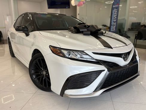 Used 2023 Toyota Camry XSE image 3