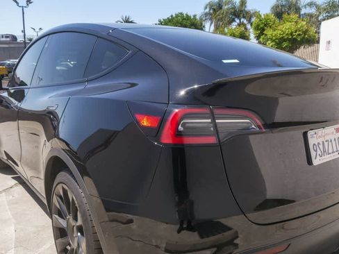 Used 2021 Tesla Model Y Long Range AWD/4WD image 7