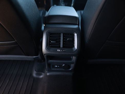 Used 2023 Volkswagen Tiguan SE R-Line image 31