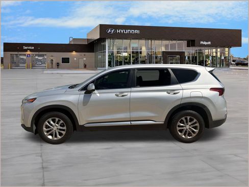 Used 2020 Hyundai Santa Fe SE FWD image 2