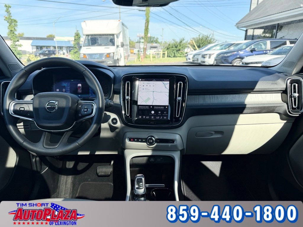 Used 2023 Volvo XC40 B4 Ultimate FWD image 13