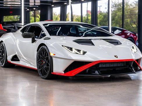 Used 2024 Lamborghini Huracan STO RWD image 2