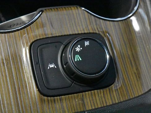 Used 2023 GMC Acadia SLE FWD image 18