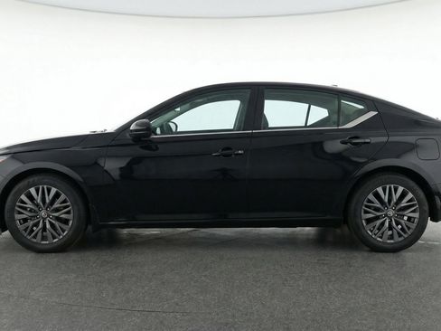 Used 2025 Nissan Altima 2.5 SV image 5