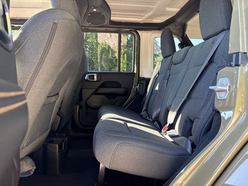 Used 2026 Jeep Wrangler Unlimited Sahara AWD/4WD image 17