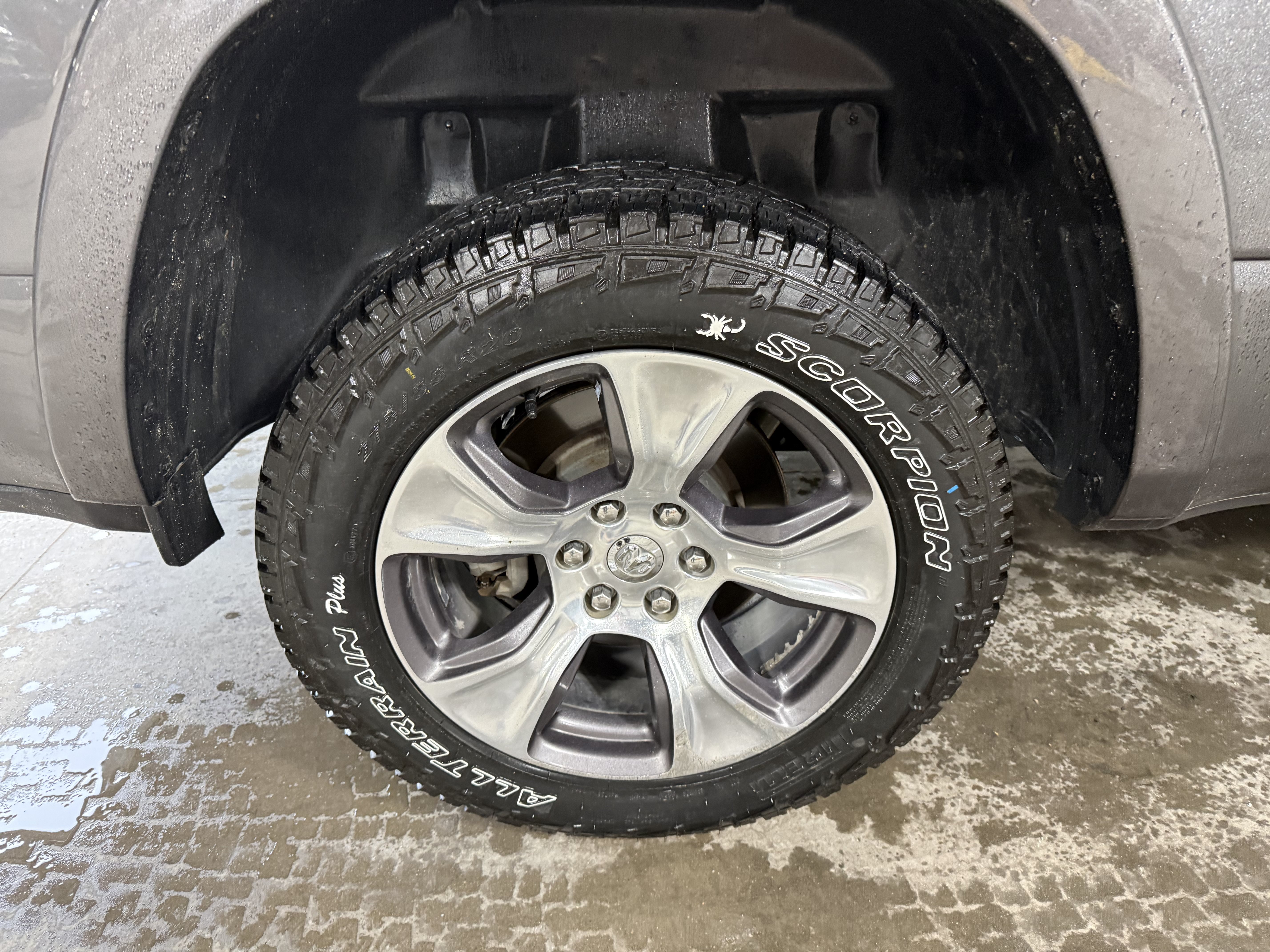 Used 2020 RAM 1500 Laramie AWD/4WD image 5