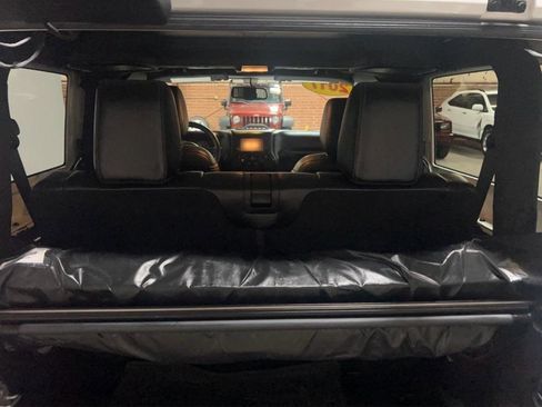 Used 2017 Jeep Wrangler Sahara image 27