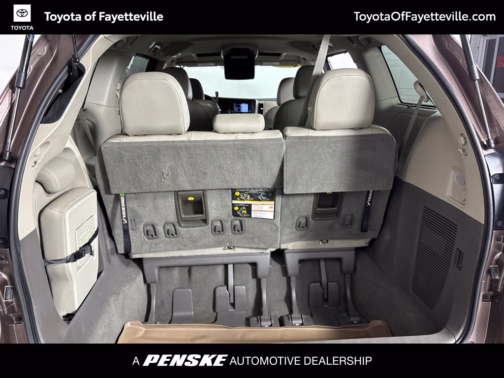 Used 2020 Toyota Sienna XLE w/ XLE Navigation Package FWD image 23