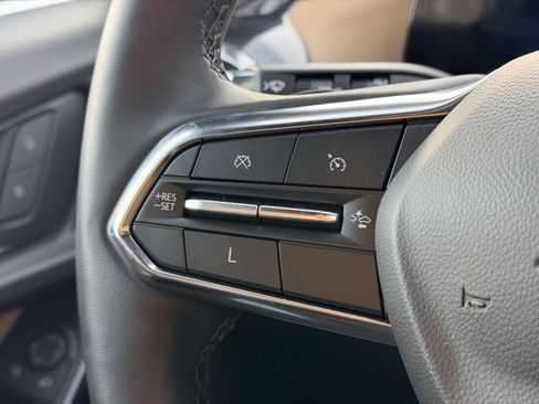 Used 2025 Chevrolet Equinox ACTIV w/ Safety and Technology Package image 10