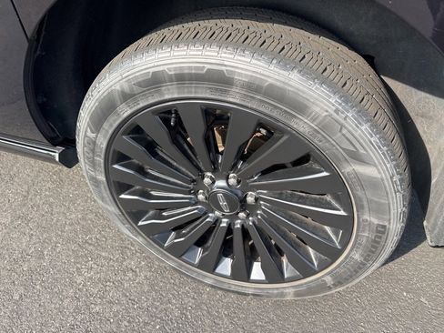 Used 2019 Lincoln Navigator L Reserve w/ Cargo Package image 10