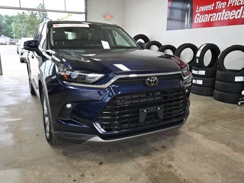 Certified 2024 Toyota Grand Highlander AWD image 3