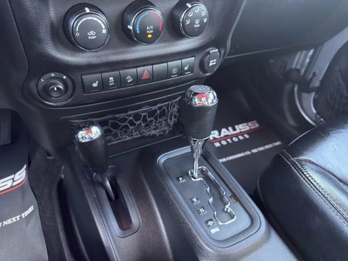 Used 2016 Jeep Wrangler Unlimited Rubicon AWD/4WD image 25