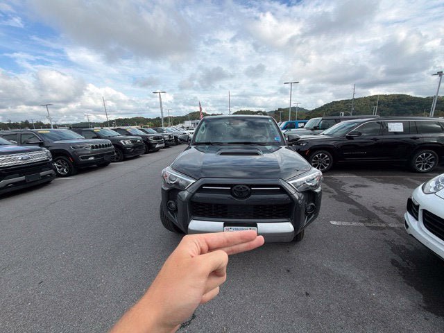 Used 2024 Toyota 4Runner TRD Off-Road Premium w/ Moonroof Package AWD/4WD image 4