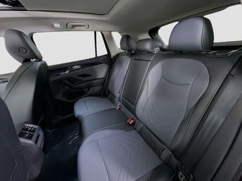New 2026 Volkswagen Tiguan SE FWD image 24