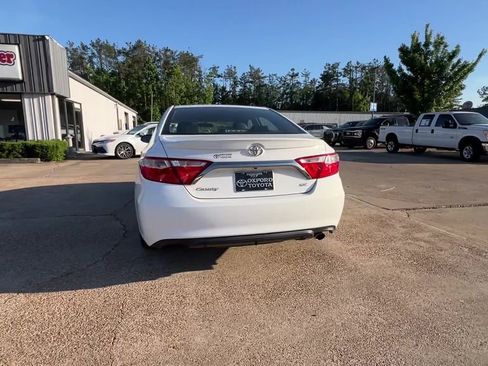 Used 2015 Toyota Camry SE FWD image 5