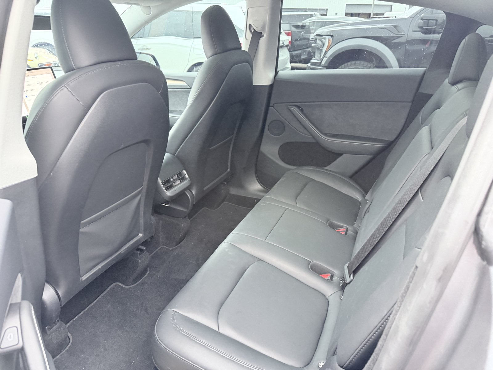 Used 2024 Tesla Model Y Long Range AWD/4WD image 3