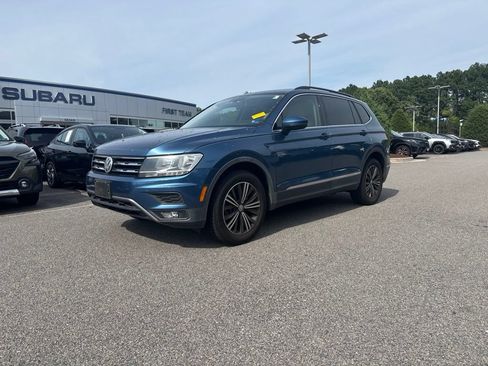 Used 2018 Volkswagen Tiguan SE w/ 18" Alloy Wheels Package FWD image 2