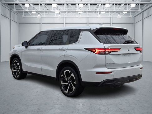 Used 2022 Mitsubishi Outlander ES image 7